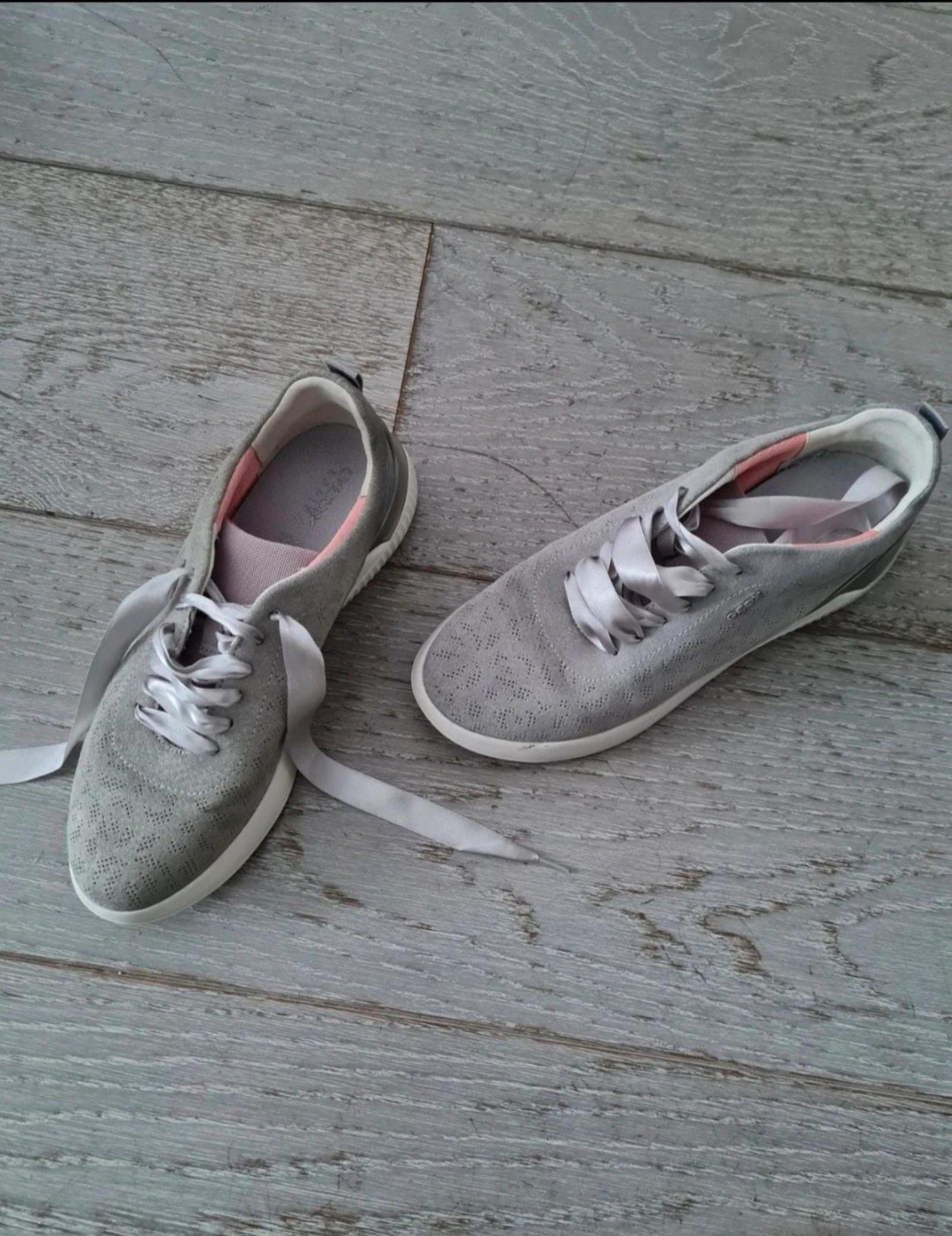 Zapatillas grises Geox. Talla 36